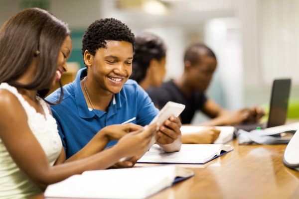 etudiant souriant